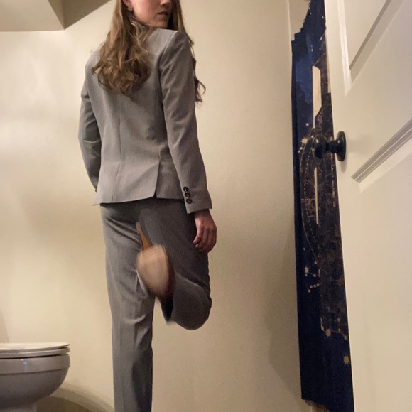 Tahari / Arthur S. Levine pantsuit - Picture 4 of 10